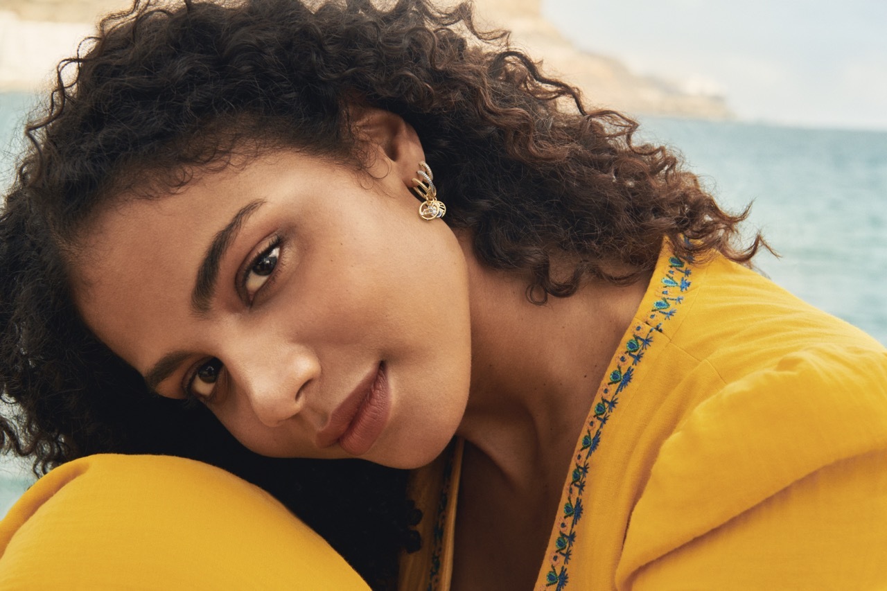 Atenção, fãs de astrologia. A nova coleção da Pandora é inspirada nos signos do zodíaco (e é bem gira)