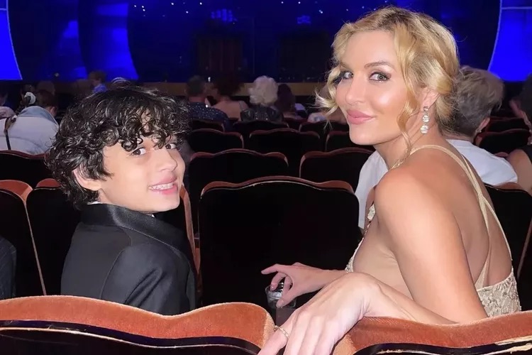 Depois da morte do filho de 13 anos por causa de bullying, atriz quer ajuda para congelar o corpo do menino