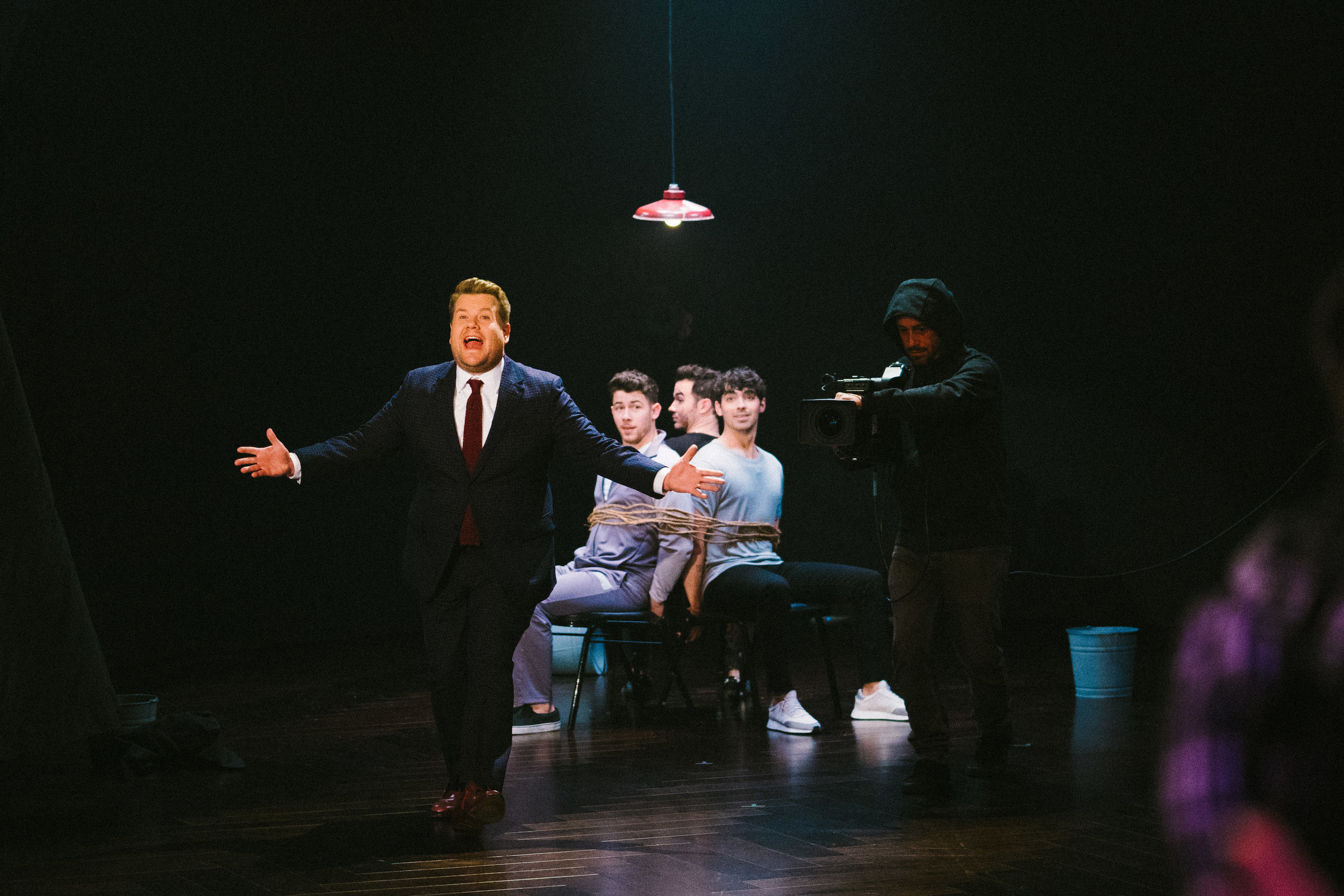 “James Corden é um cretino”. Humorista (temporariamente) banido de restaurante após insultos e ameaças