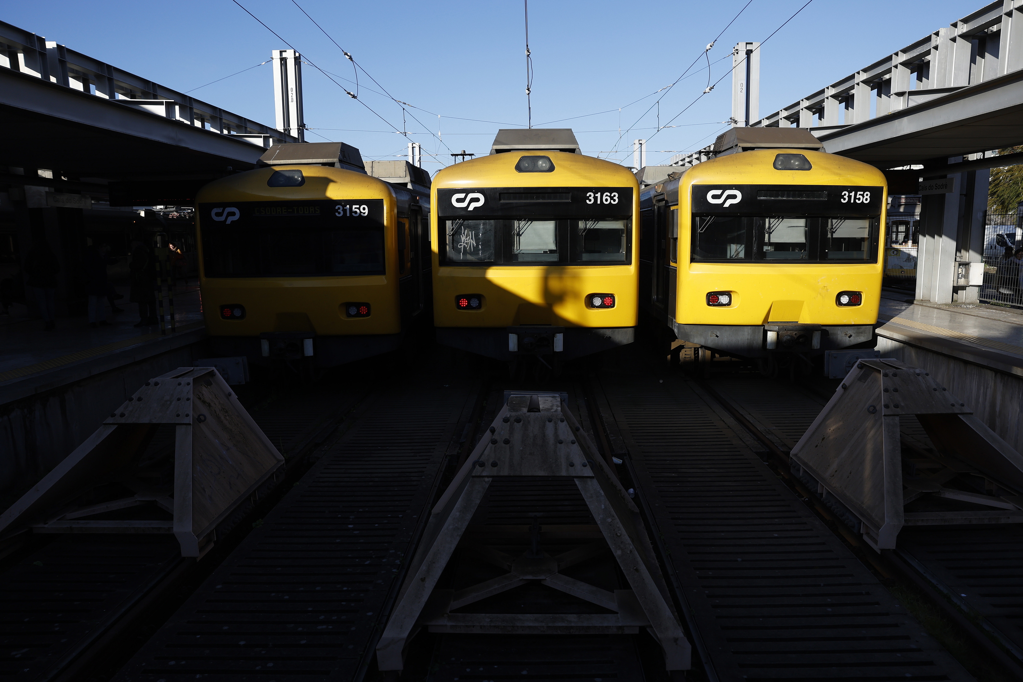 Suprimidos 65 comboios até às 08:00 devido à greve na CP