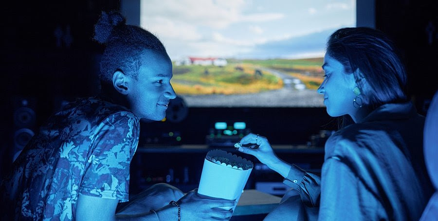 Há uma sala de cinema secreta onde pode fazer um brunch com o seu amor. Saiba como