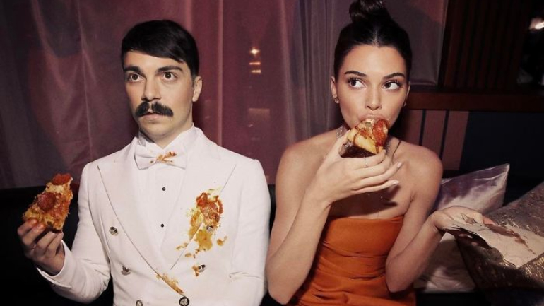 Este homem entra em todas as fotos Kendall Jenner (graças à magia do Photoshop)
