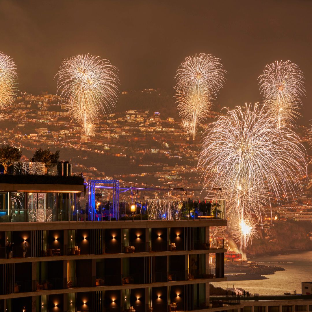 Podemos começar a falar da passagem de ano? Esta é na Madeira e ao estilo 007