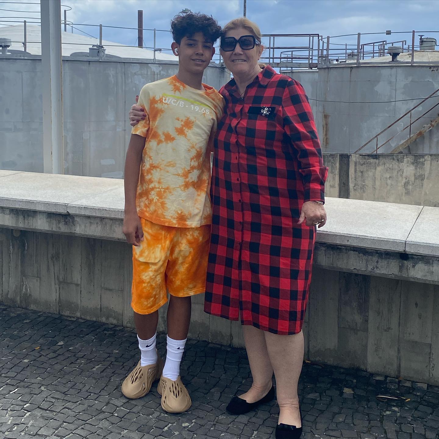 Cristianinho já está do tamanho da avó! Mas… que sapatos são aqueles? Contamos-lhe tudo