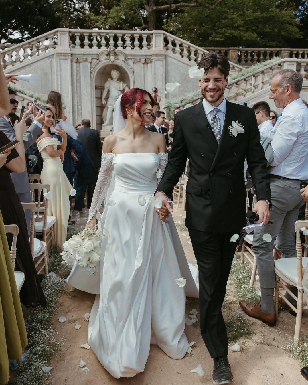 Catarina Filipe já subiu ao altar com o vizinho que lhe roubou o coração. 25 fotos que mostram como foi a cerimónia