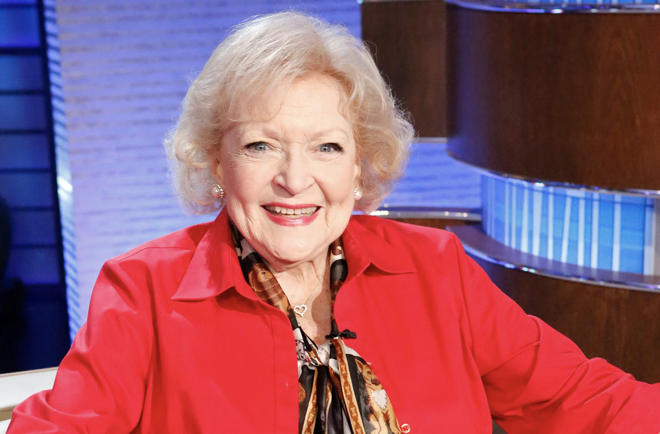 Morreu Betty White, a atriz de “Sarilhos Com Elas”. Tinha 99 anos