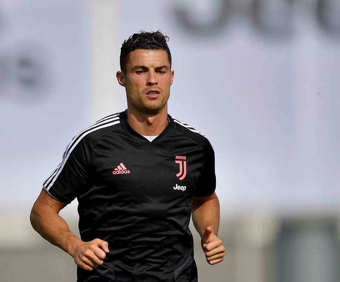 Infetado com COVID-19, Cristiano Ronaldo já está em isolamento e não apresenta sintomas