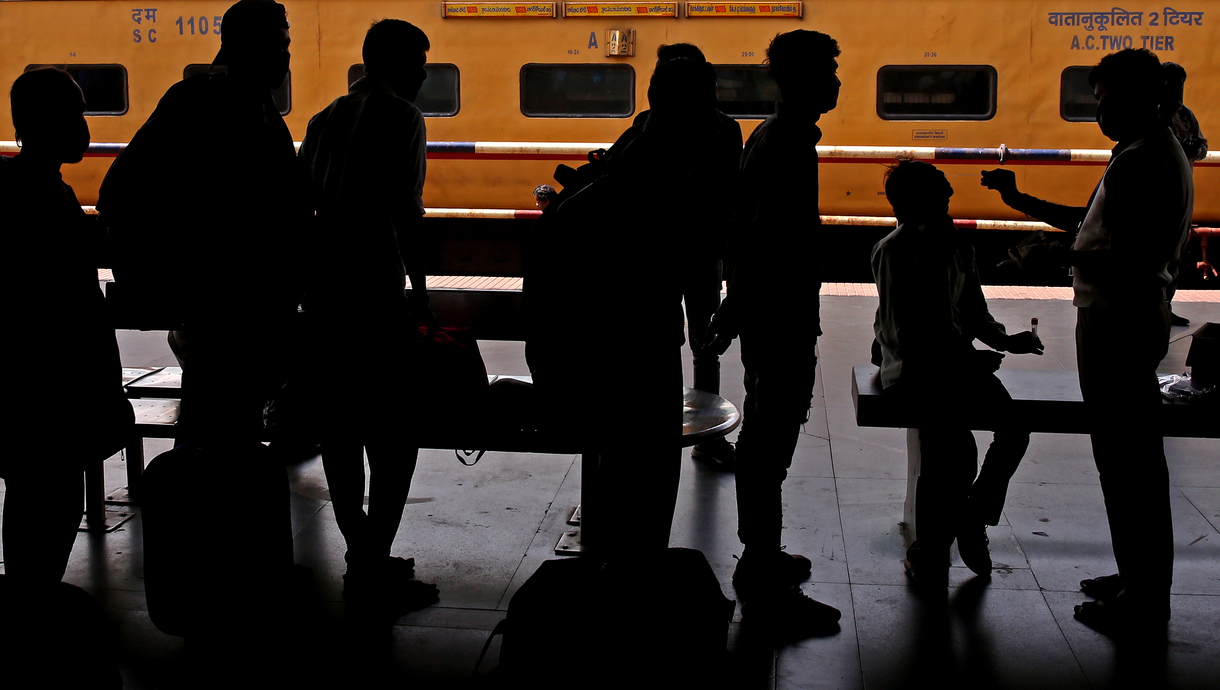 Acidente ferroviário deixa pelo menos 80 mortos e mais de 850 feridos na Índia