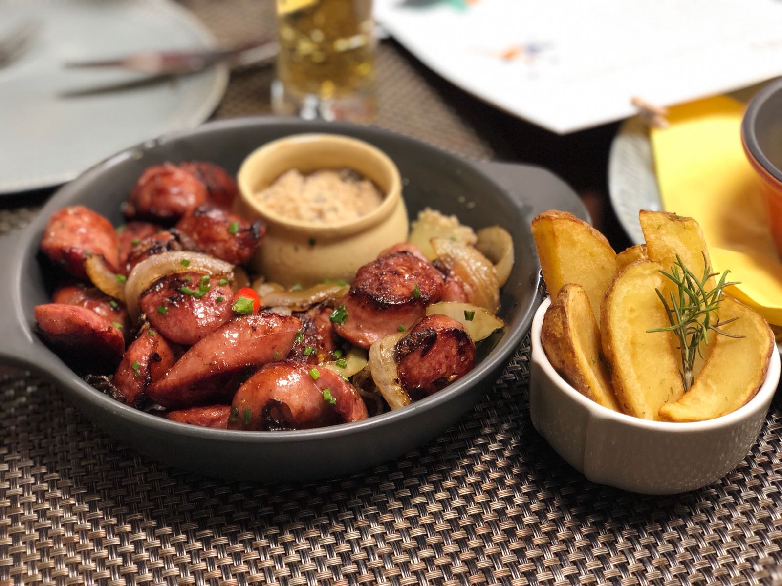 Dona Beija. O boteco que junta samba e pão de queijo