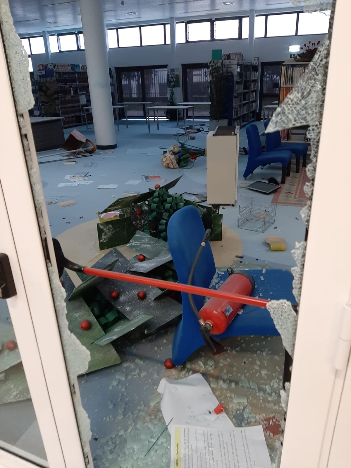 Escola em Oeiras vandalizada durante a madrugada. Prejuízos chegam aos 150 mil euros