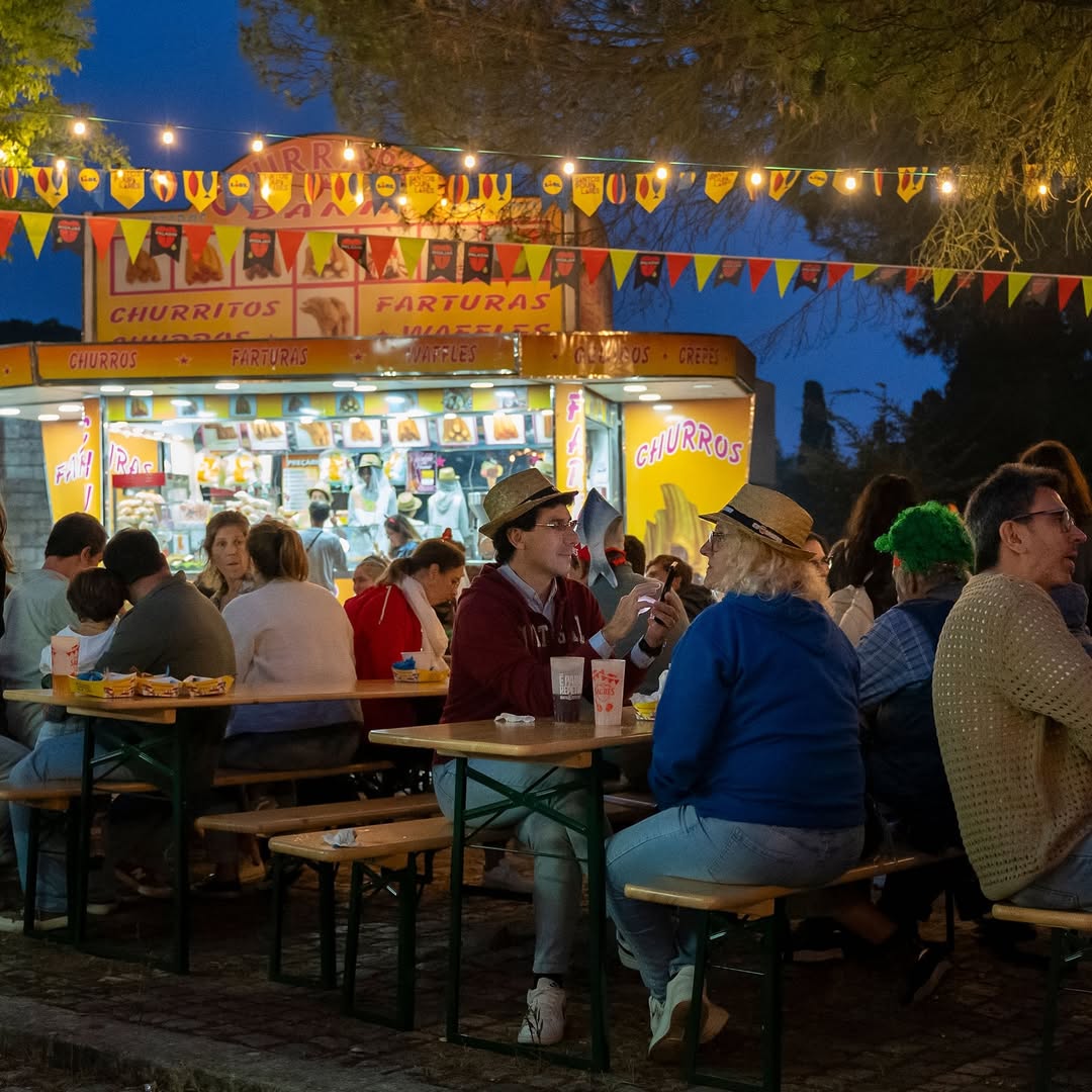 Este arraial tem insufláveis para os miúdos, o melhor animador de sempre e até conquistou Joana Marques. Saiba onde é