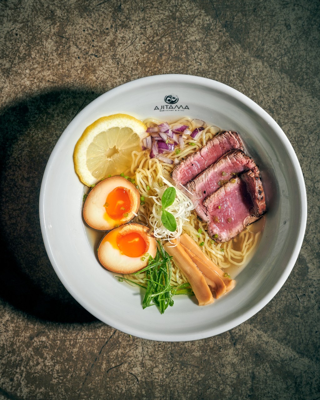 Adora ramen nos dias frios? No Ajitama, há gaspacho japonês para as tardes quentes