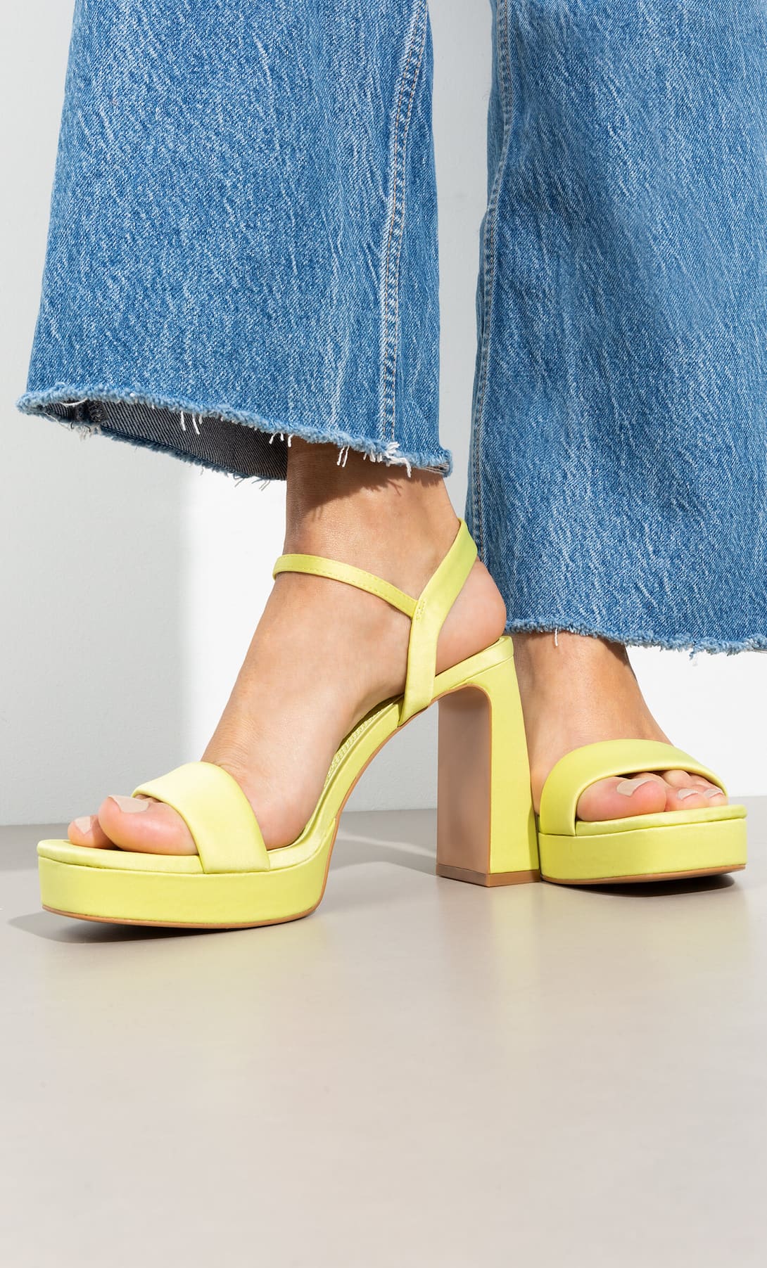 10 sandálias até 30€ que já piscam o olho à primavera