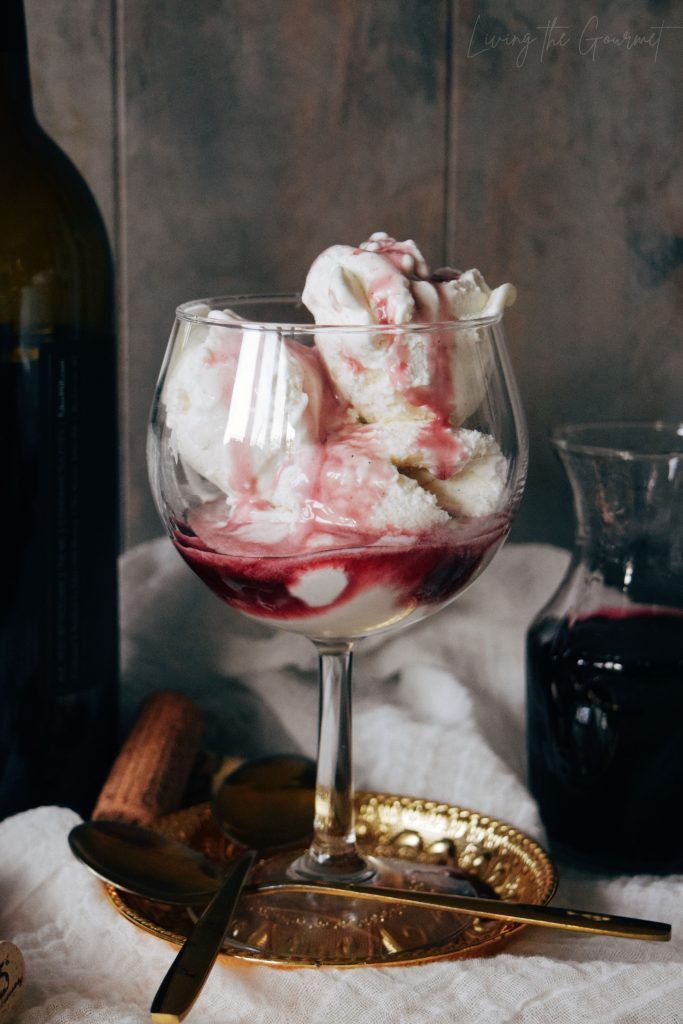 Gelado com vinho tinto é tendência viral nas redes sociais. Saiba do que precisa para recriar