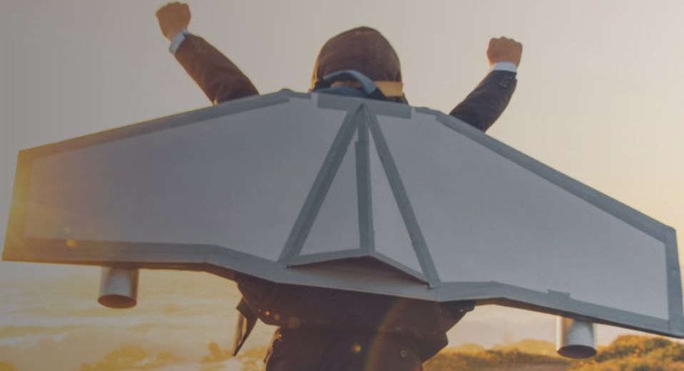 Homem diz que é “um asco” um restaurante permitir entrada a cães. A resposta do dono é um arraso