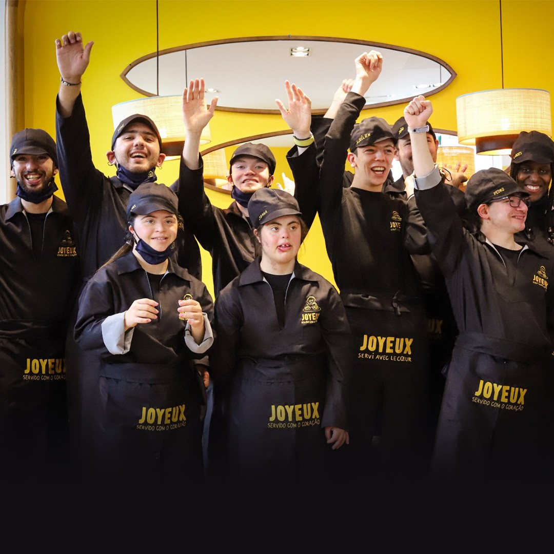 Celebrar o Natal enquanto ajuda um projeto solidário? É no Café Joyeux. Saiba como