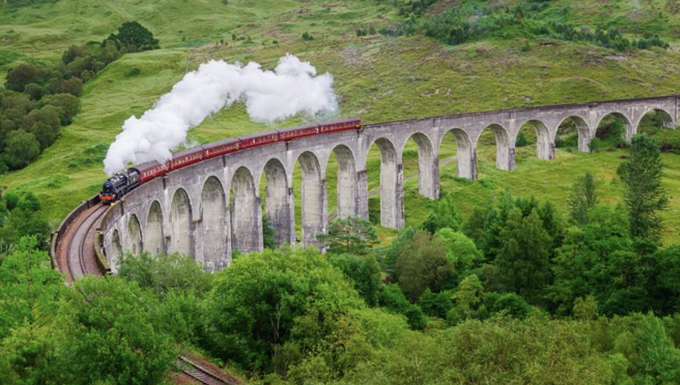 Se for visitar a Escócia já pode voltar a andar no comboio de Harry Potter. Hogwarts Express foi reativado