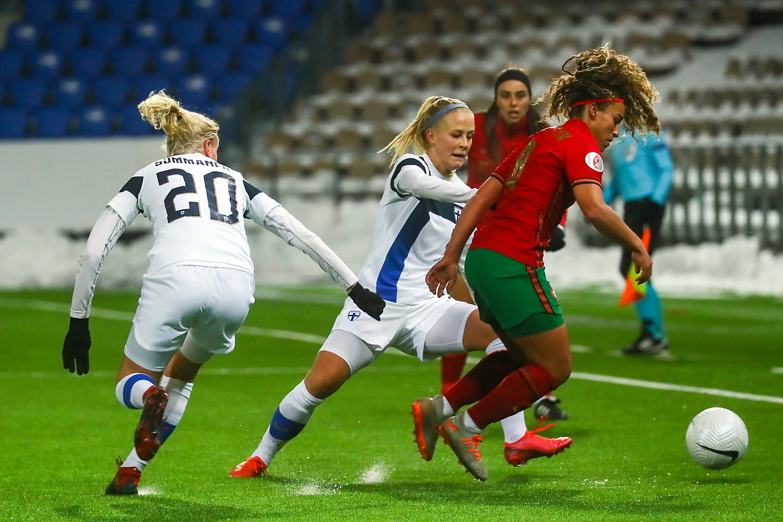 Portugal vence e cola-se à Finlândia na corrida ao Euro 2021 feminino