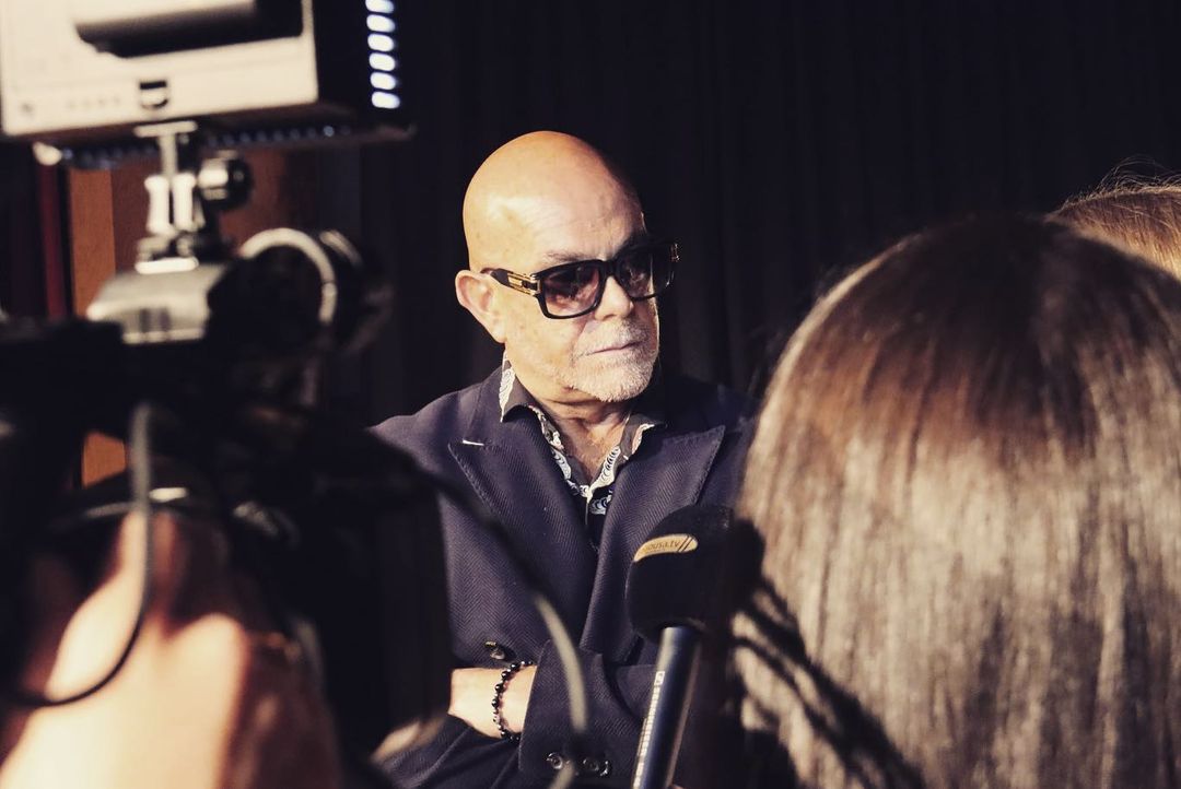 São José Lapa atira-se a Abrunhosa após o cantor ter dito a Putin “Go fuck yourself”. “A minha voz NÃO é a tua voz”.