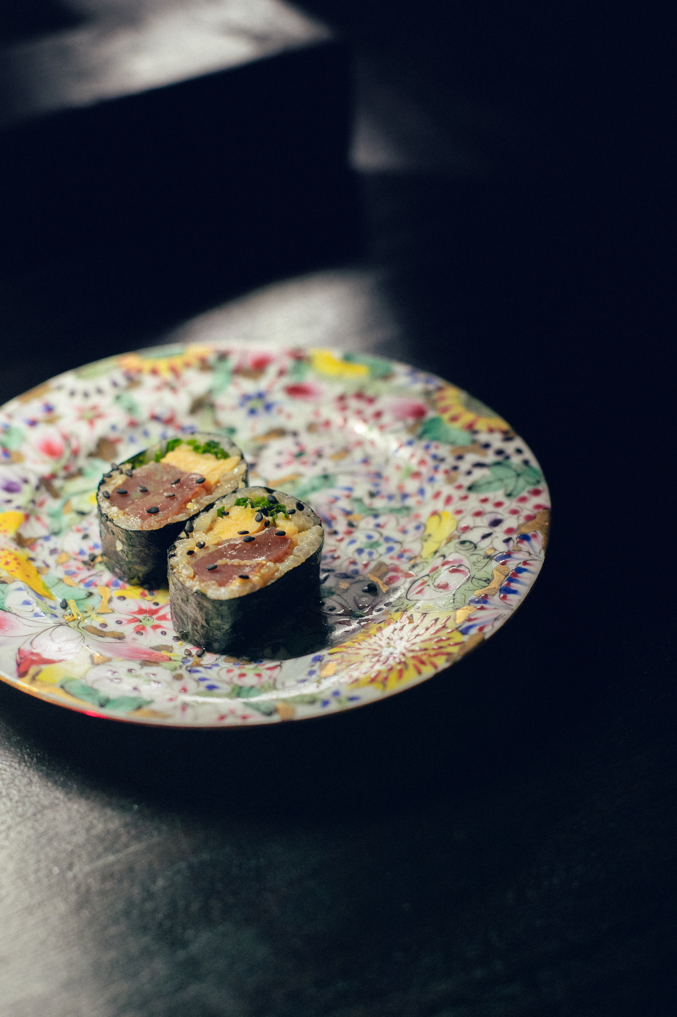 IRÚ Omokase. Neste restarante, só se sentam 8 pessoas de cada vez para comer o melhor sushi