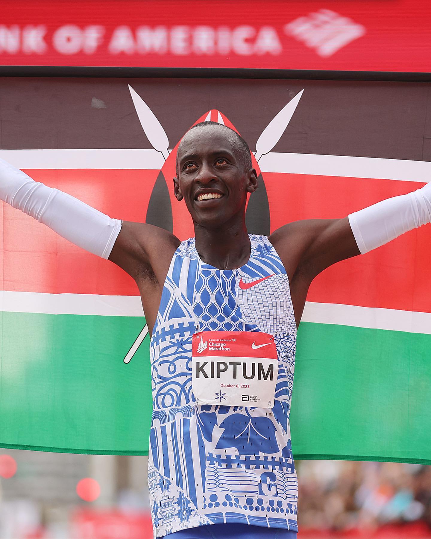 Recordista mundial da maratona morre em desastre de carro. Kelvin Kiptum tinha 24 anos