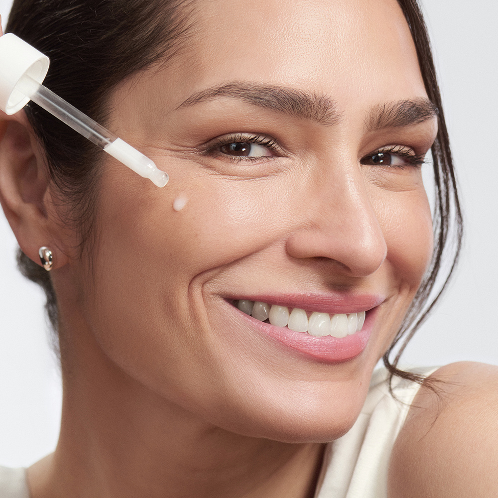 Novo sérum promete firmeza, hidratação e uma pele resistente (porque envelhecer melhor é o novo luxo)