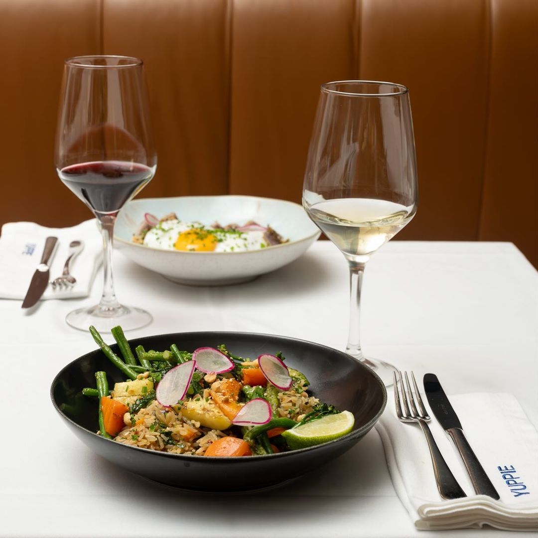 Almoçar gambas ou feijoada na Avenida da Liberdade por 14€? Com este menu executivo, é possível