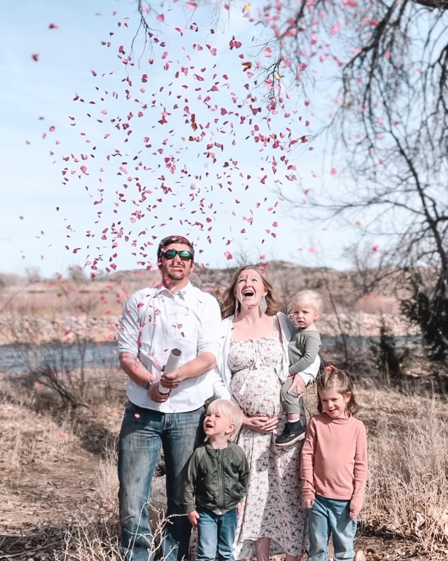 Jovem esteve grávida oito vezes entre os 15 e os 19 anos — e está prestes a ter mais um filho