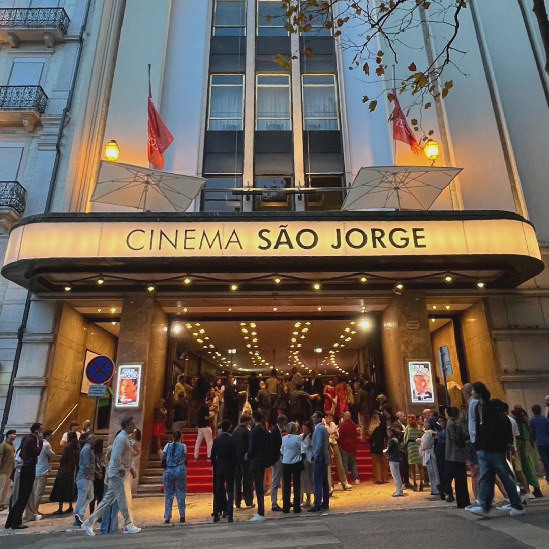 Já pensou em ir ao teatro sem saber quem vai ver? “Quarto Escuro” regressa ao Cinema São Jorge