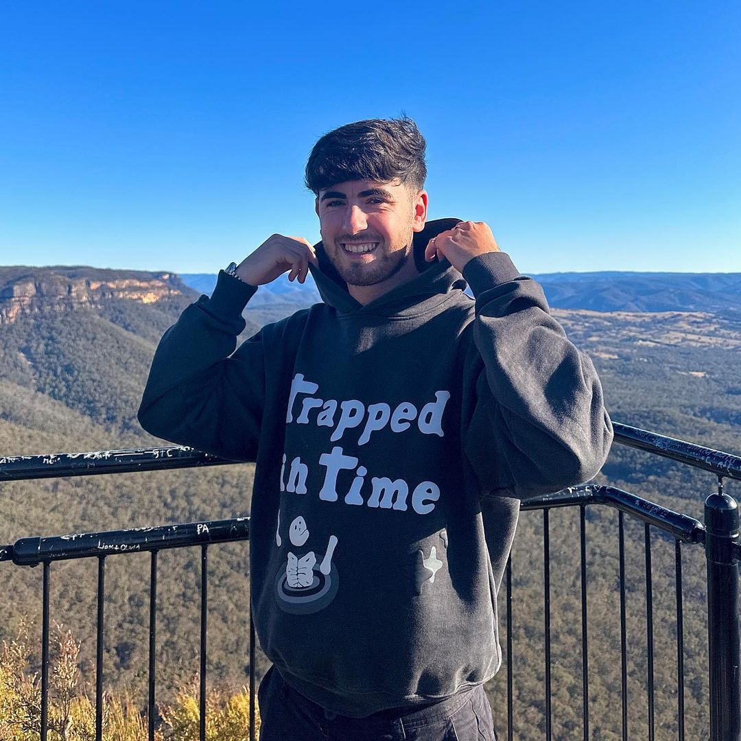 Este jovem passou 3 dias de férias em Espanha e gastou menos de 100€ (com voos e estadia). Como?