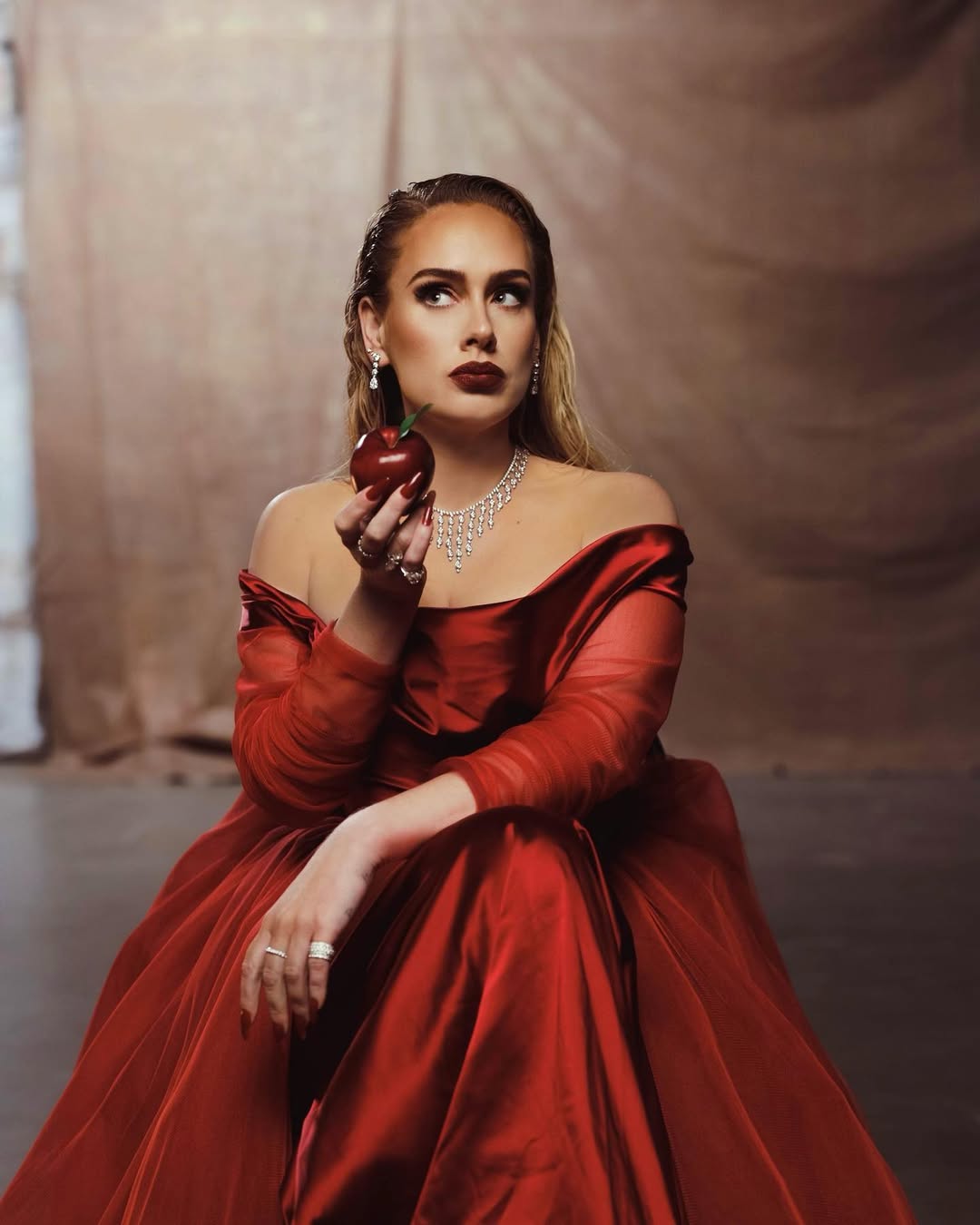 Adele faz 37 anos e está melhor do que nunca. Espreite as fotos deslumbrantes da cantora