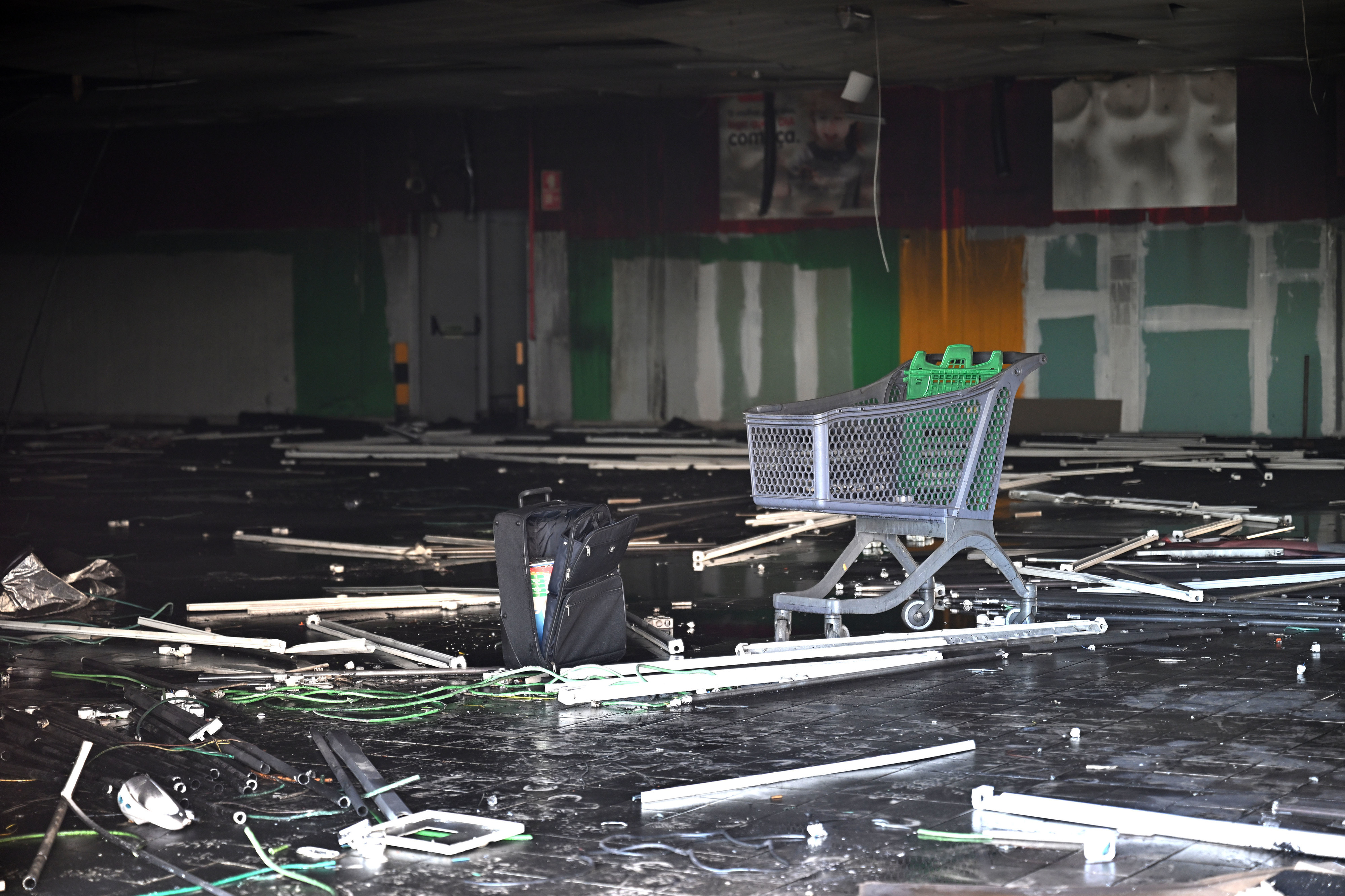 Incêndio em antigo supermercado de Matosinhos mobiliza 11 operacionais e quatro veículos