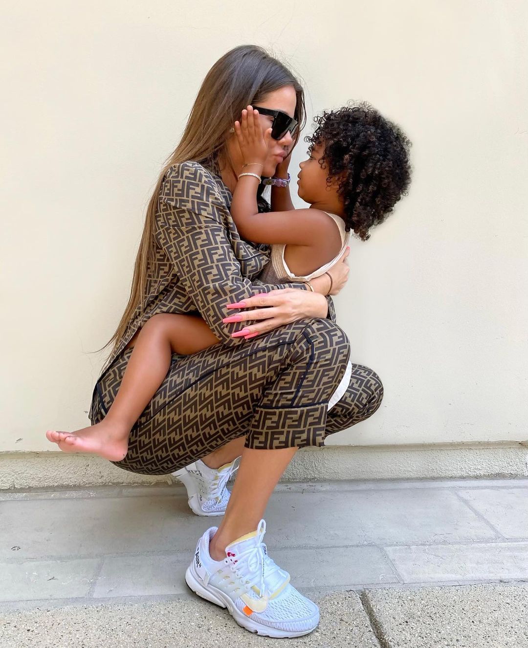 Khloé Kardashian quase a ser mãe pela segunda vez. Adivinha quem é o pai da criança?