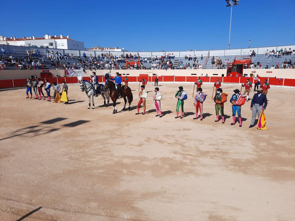 Junta da Azambuja anuncia que não irá contratar artistas anti-touradas. Celebridades reagem