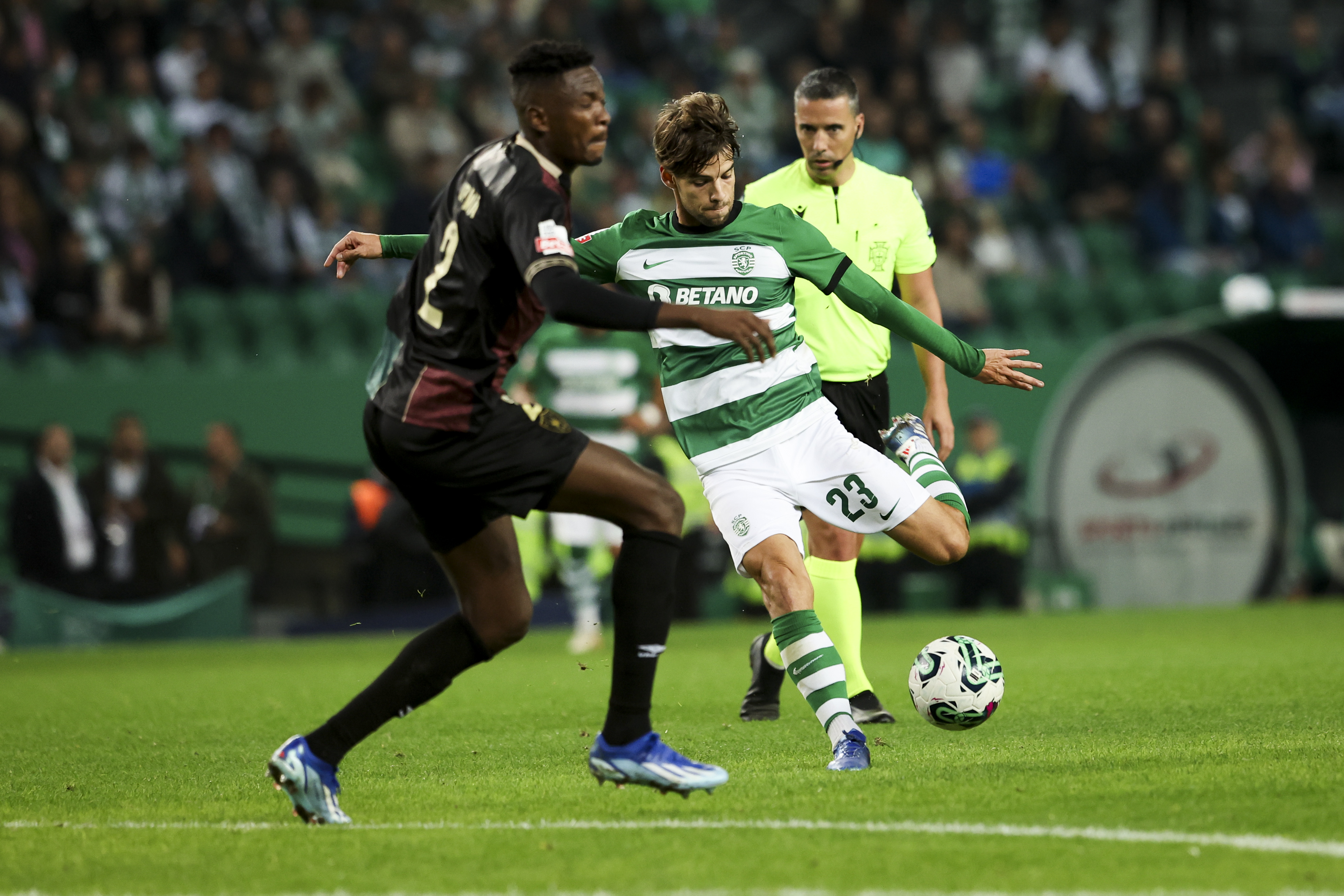 VÍDEO: À Maradona! O golaço de Marcus Edwards no Sporting-Estrela