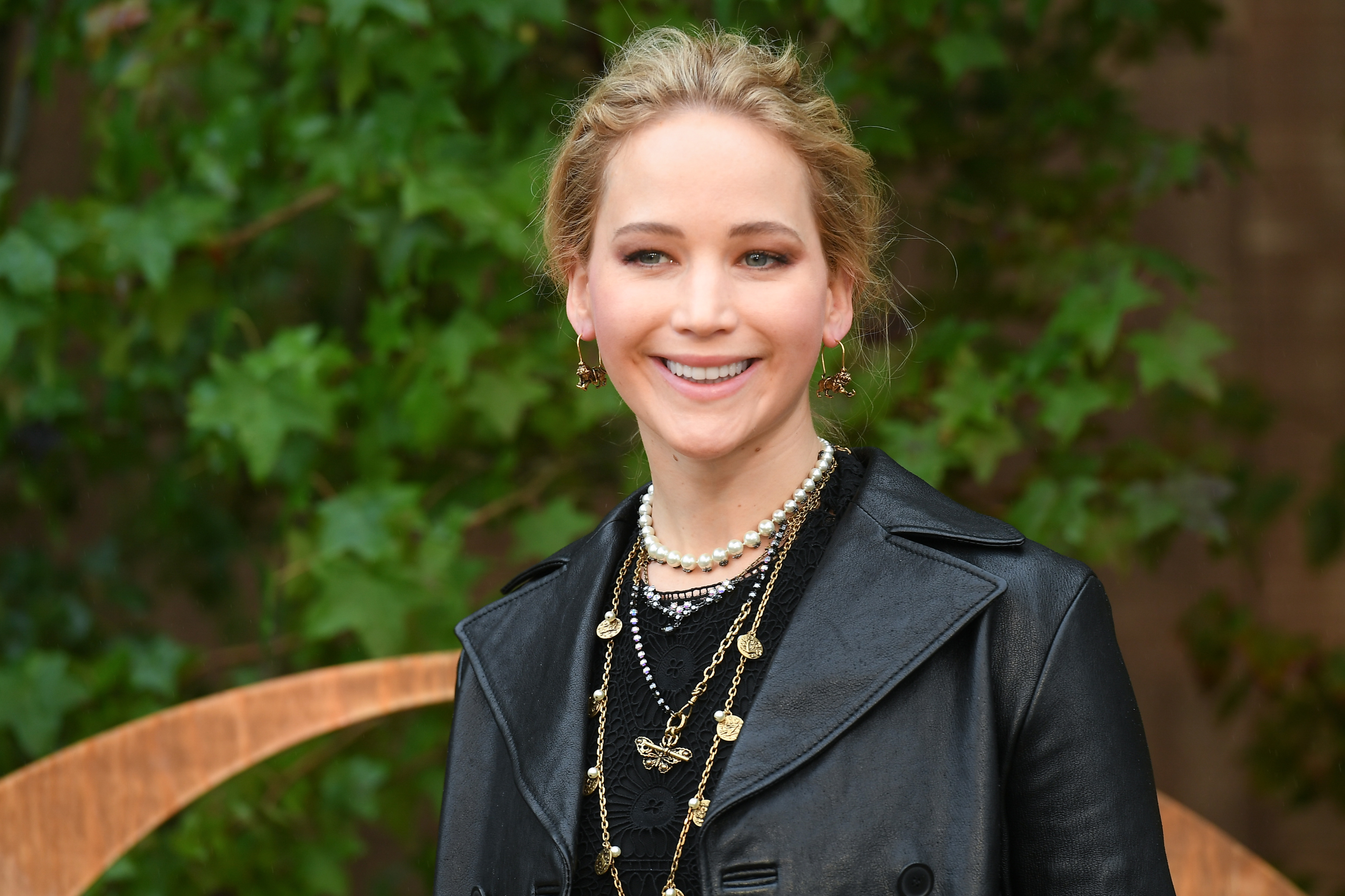 Vestido de noiva de Jennifer Lawrence teve direito a um quarto exclusivo de hotel
