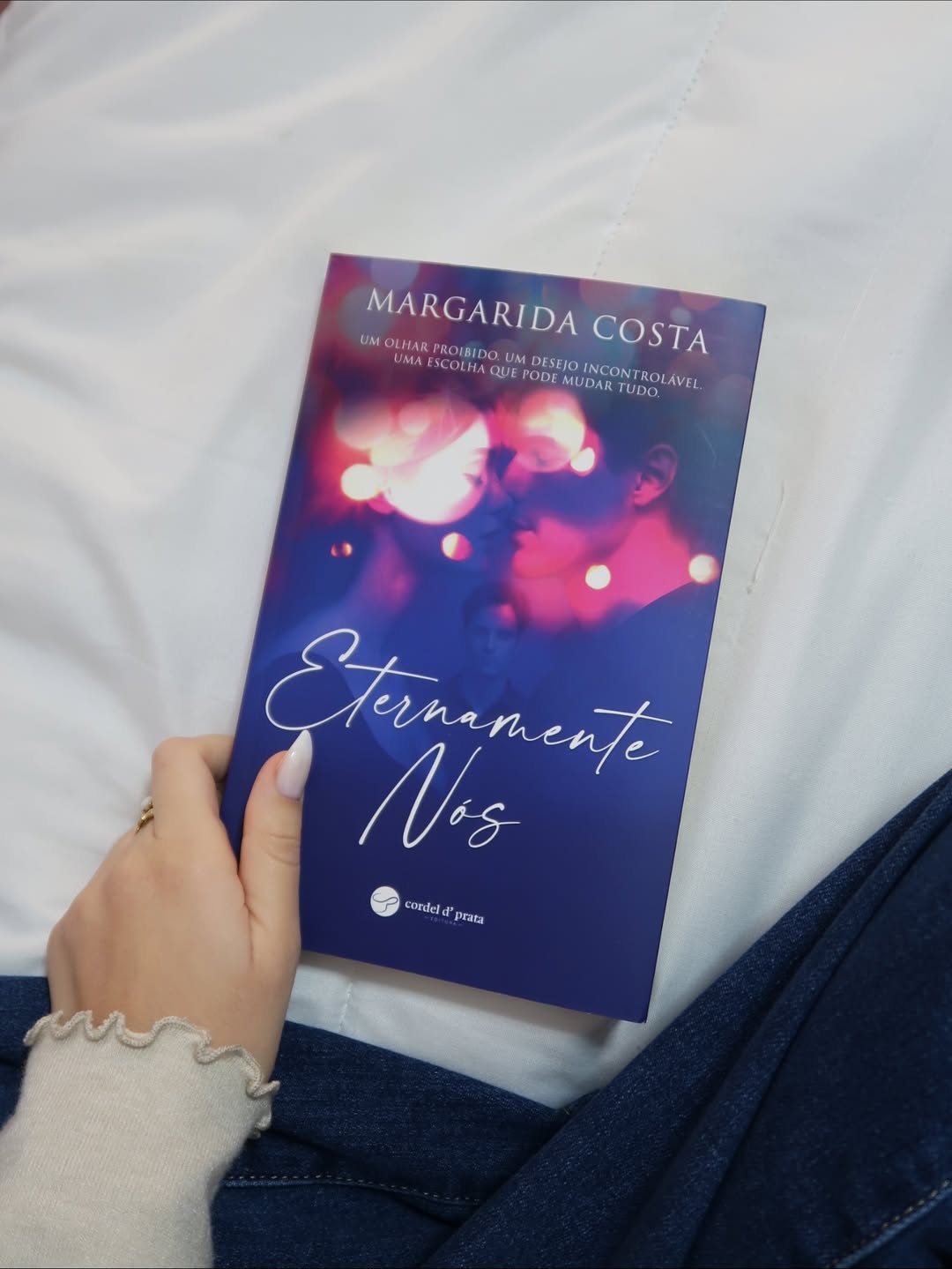 Uma paixão capaz de mudar destinos. “Eternamente Nós” é o romance de estreia de jovem autora portuguesa