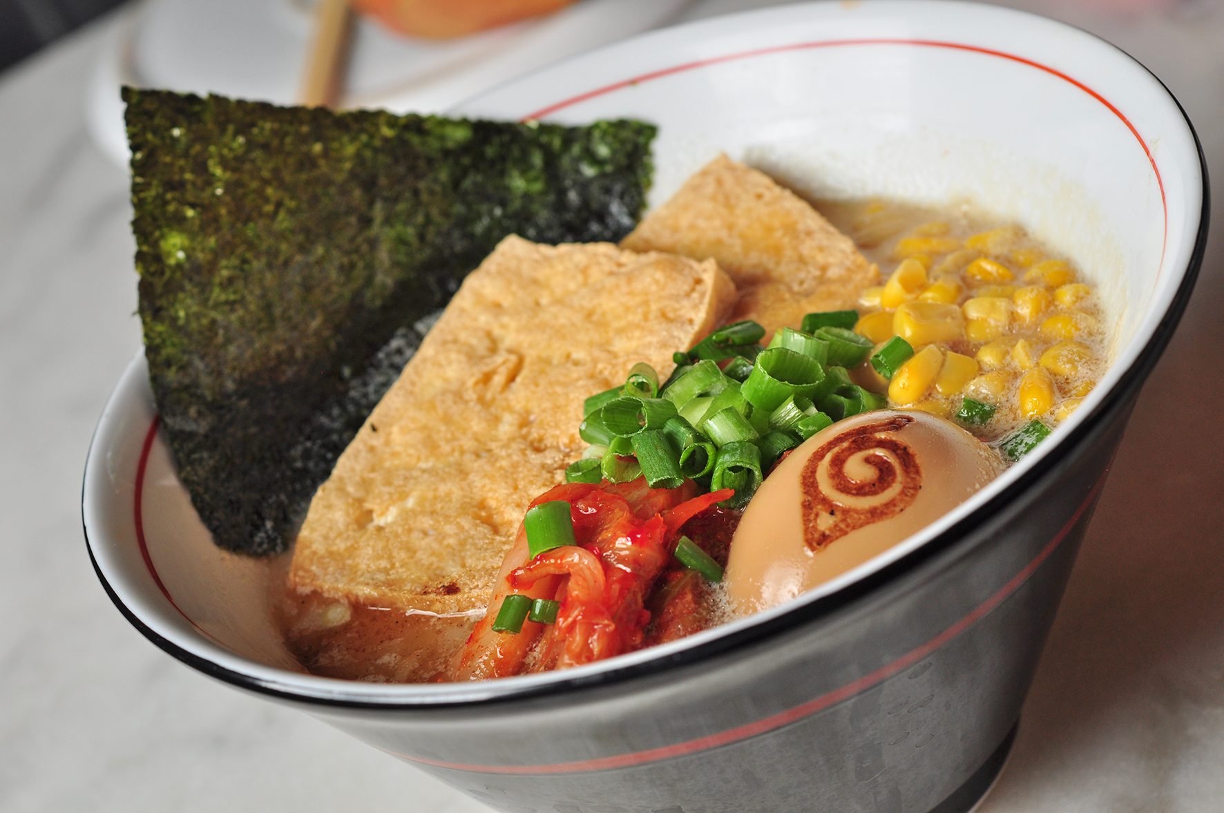Para agradar a todos, Kapitan Ramen lança versão veggie do ramen mais pedido do restaurante