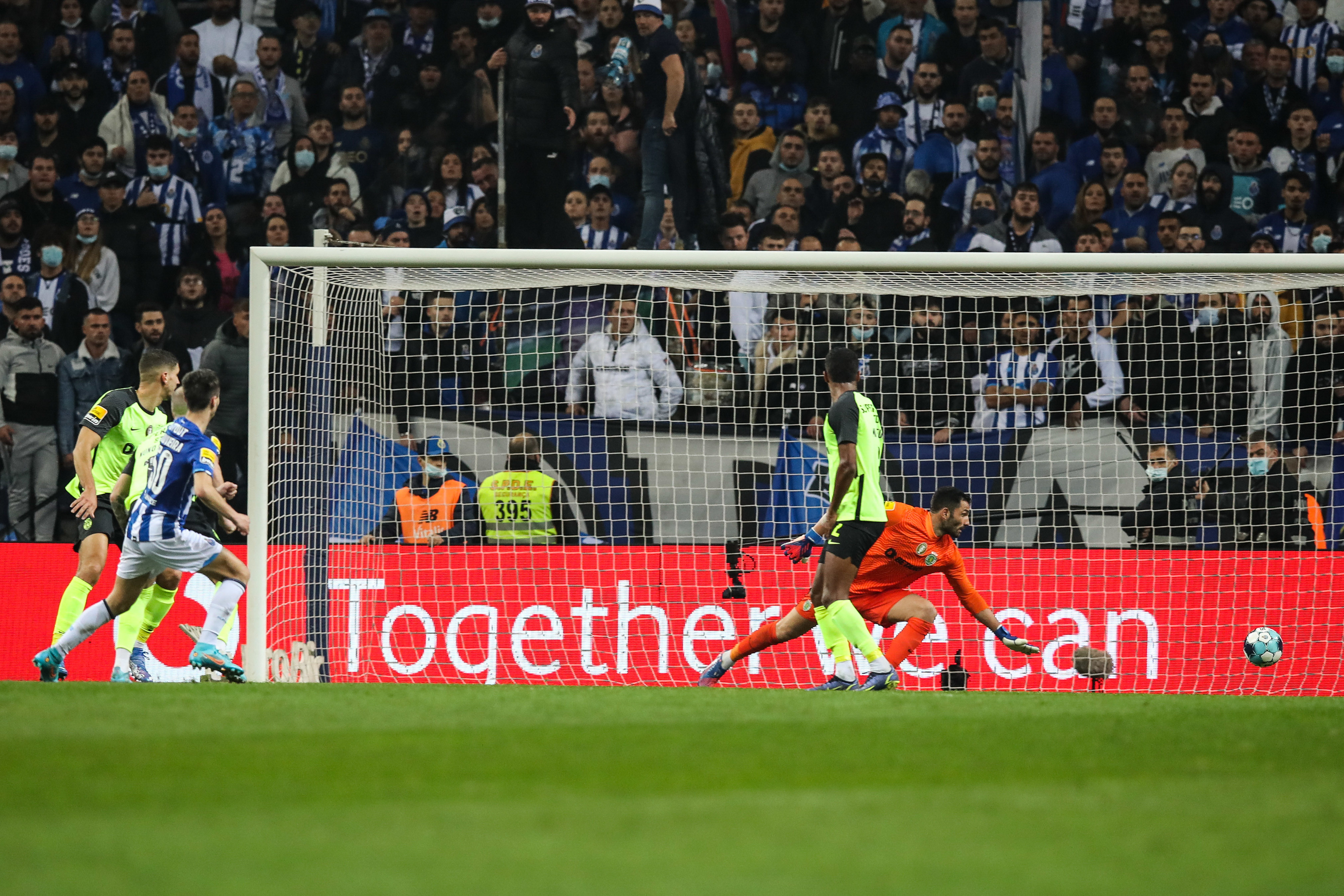 Estádio do Dragão interditado por dois jogos - SIC Notícias