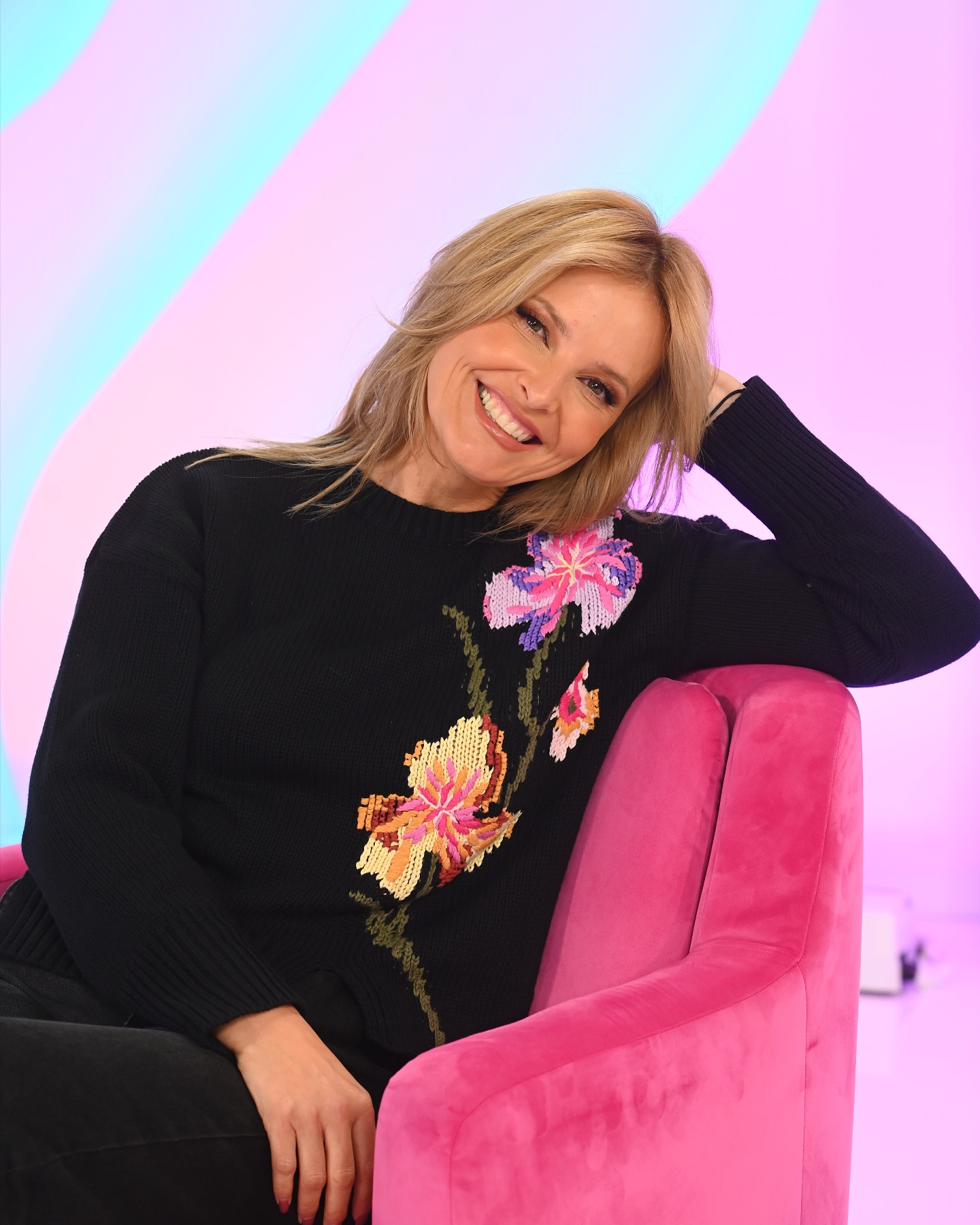 Camisola bordada com flores usada por Cristina Ferreira custa quase 300€ e está a ser um sucesso